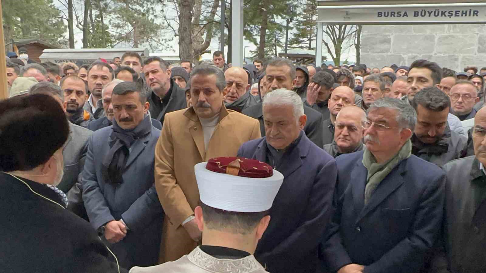 Milletvekili Faruk Çelik’in annesi kılınan cenaze namazı sonrası toprağa verildi