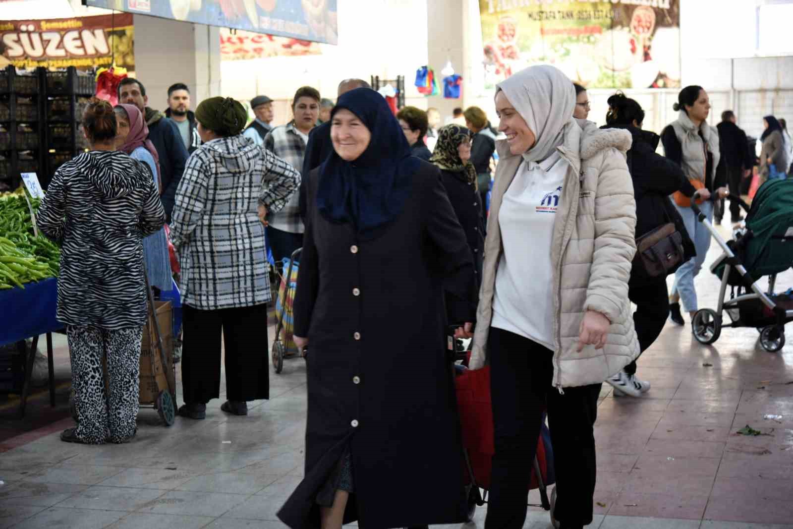 Mustafakemalpaşa Belediyesi sayesinde pazar alışverişleri keyfe dönüşüyor