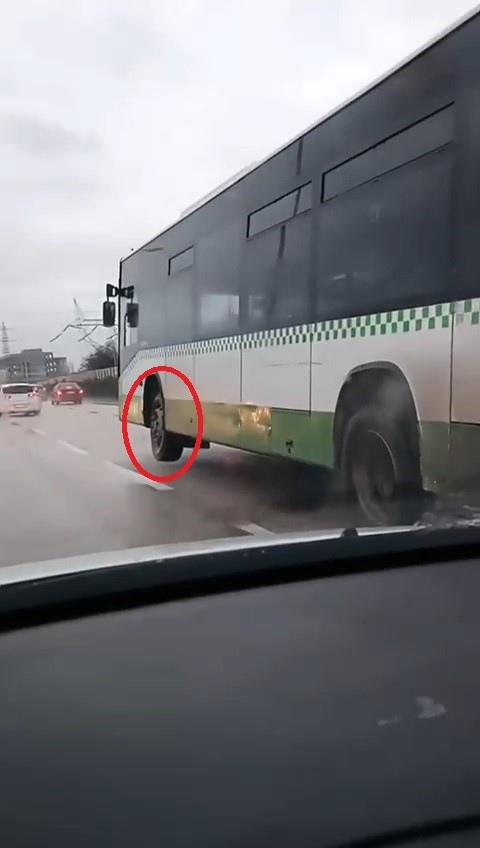 Bursa’da halk otobüs şoförü tek teker sürdü