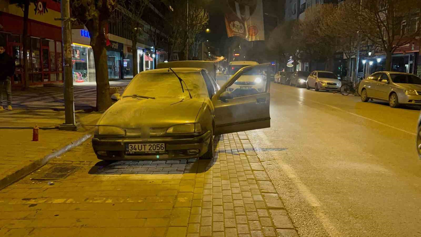 Bursa’da yanan aracı polis söndürdü