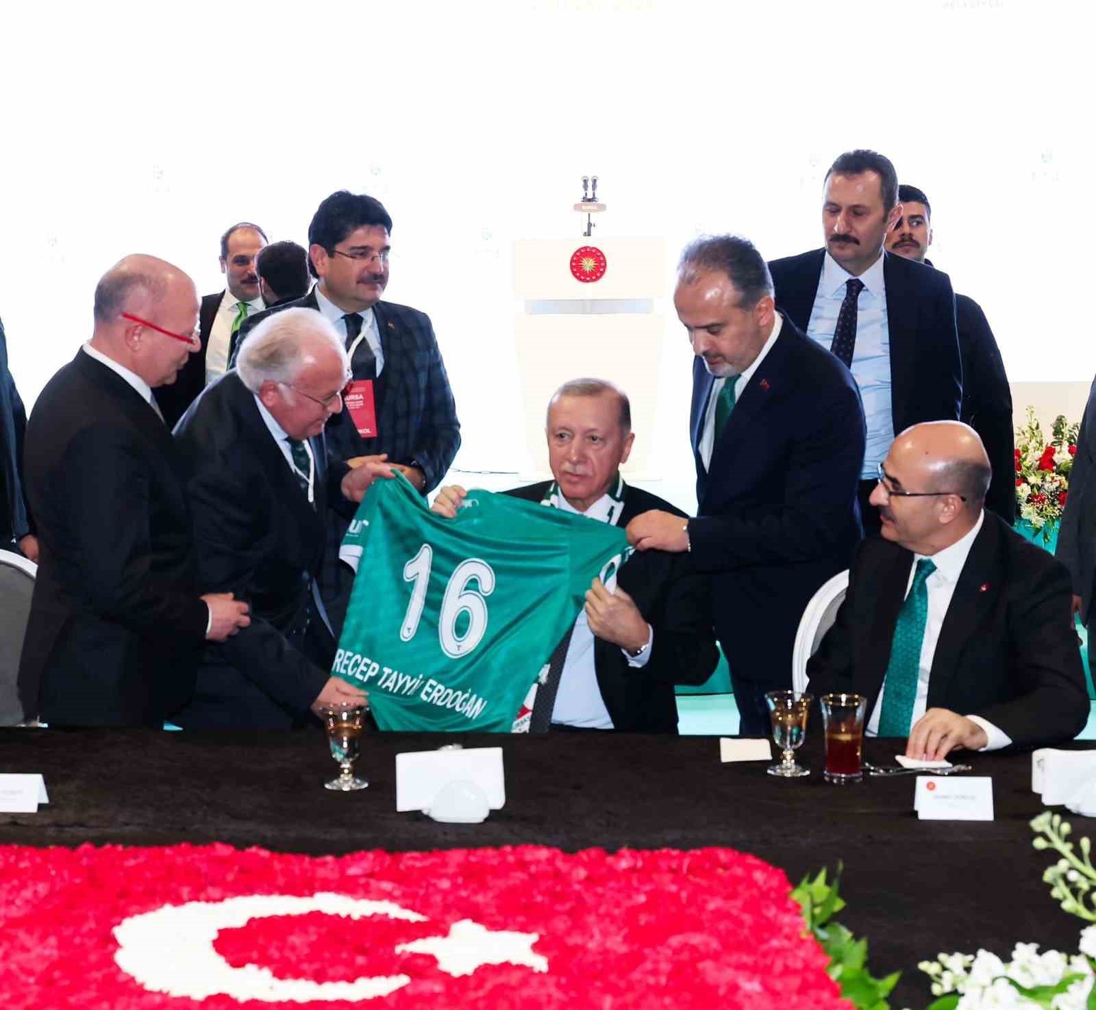 Bursaspor Başkanı Bür’ün, Cumhurbaşkanı Erdoğan’la görüşmesi camiada heyecan oluşturdu