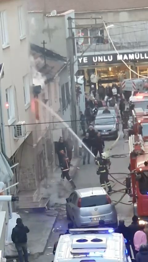 Bursa’da binanın 2. katı alev alev yandı