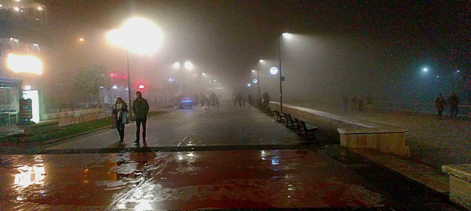 Mudanya’da yoğun sis etkili oldu, göz gözü görmez hale geldi