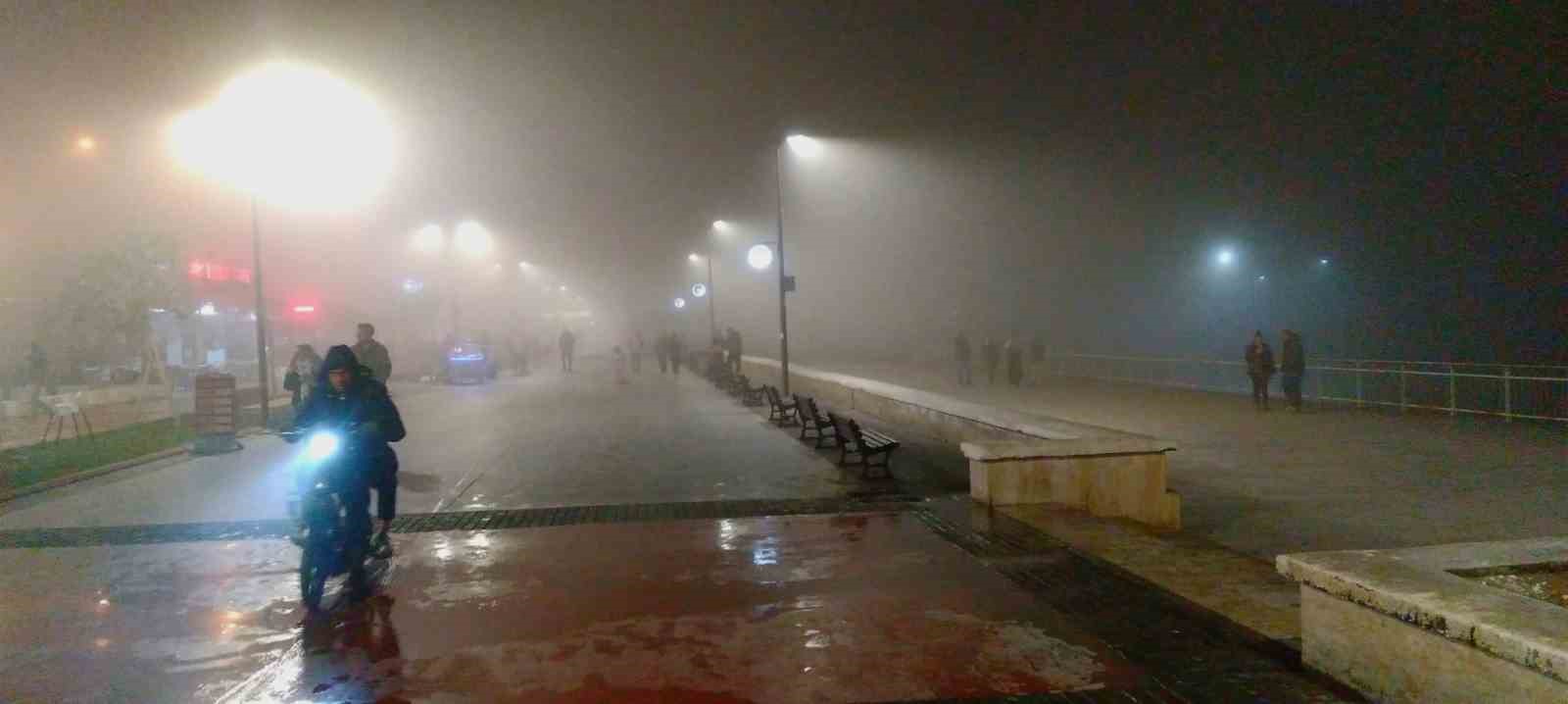 Mudanya’da yoğun sis etkili oldu, göz gözü görmez hale geldi