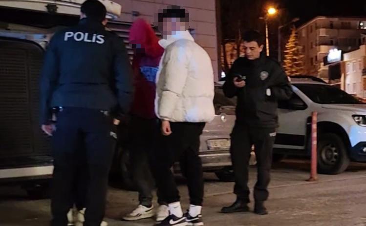 Bursa’da 3 çocuk eski polis memurunu bıçakla yaraladı