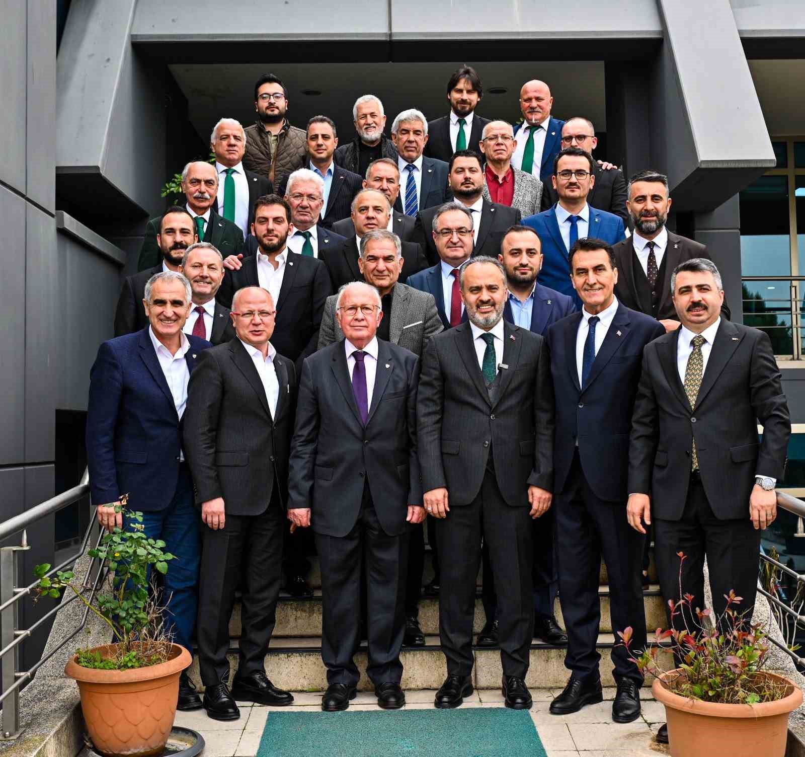 Bursa Belediye Başkanı Alinur Aktaş, Bursaspor’u ziyaret etti