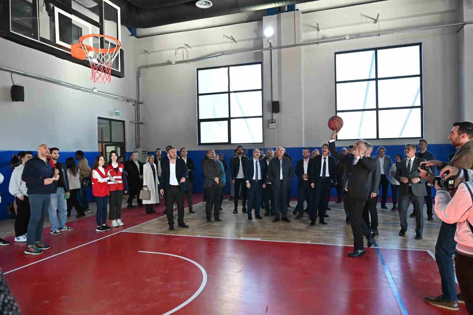 Uludağ Üniversitesi’ne ayrıcalıklı spor merkezi