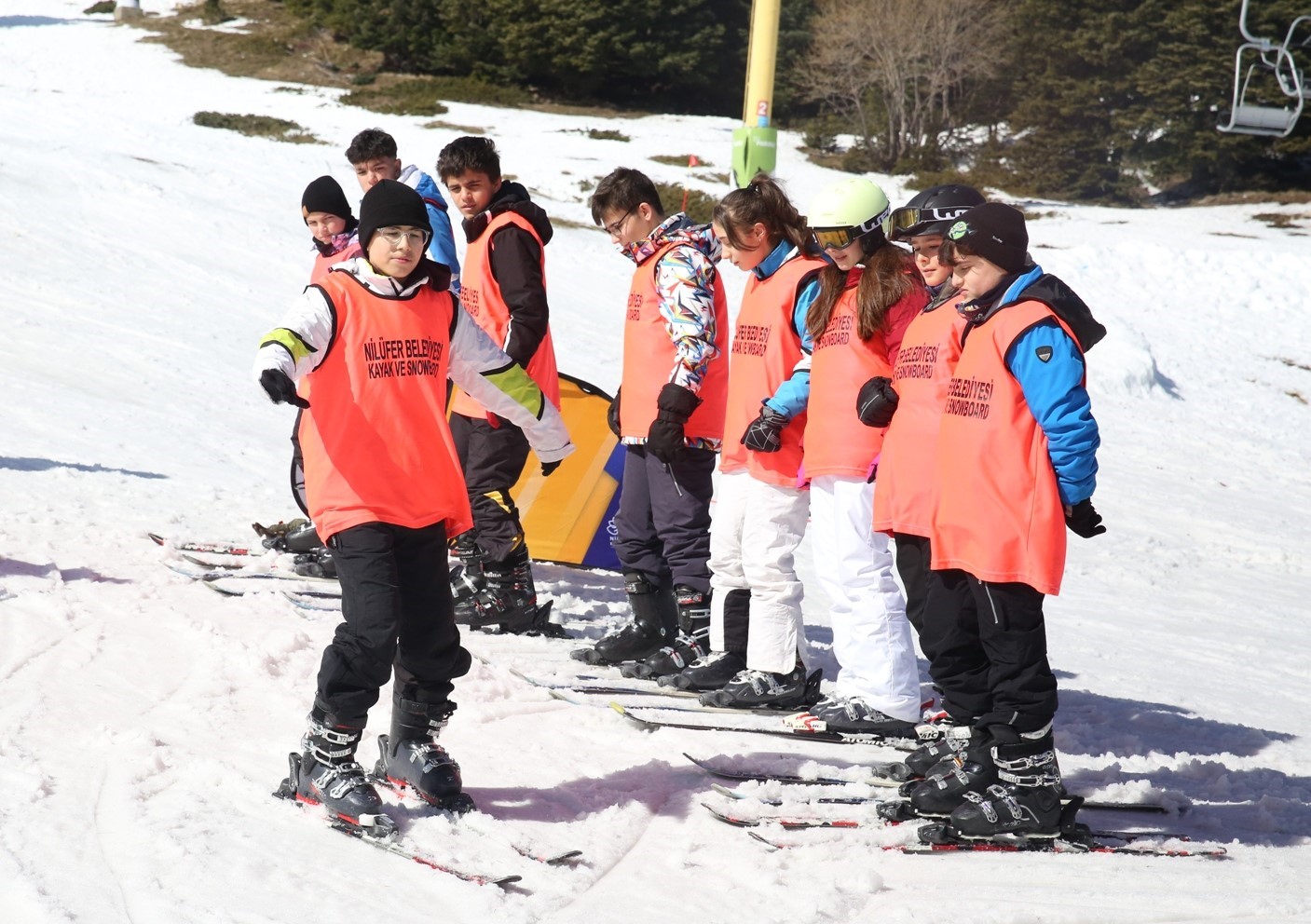 (Özel) Nilüfer’in kırsalındaki çocuklar Uludağ’ı ilk kez görüp kayak yapmayı öğreniyor