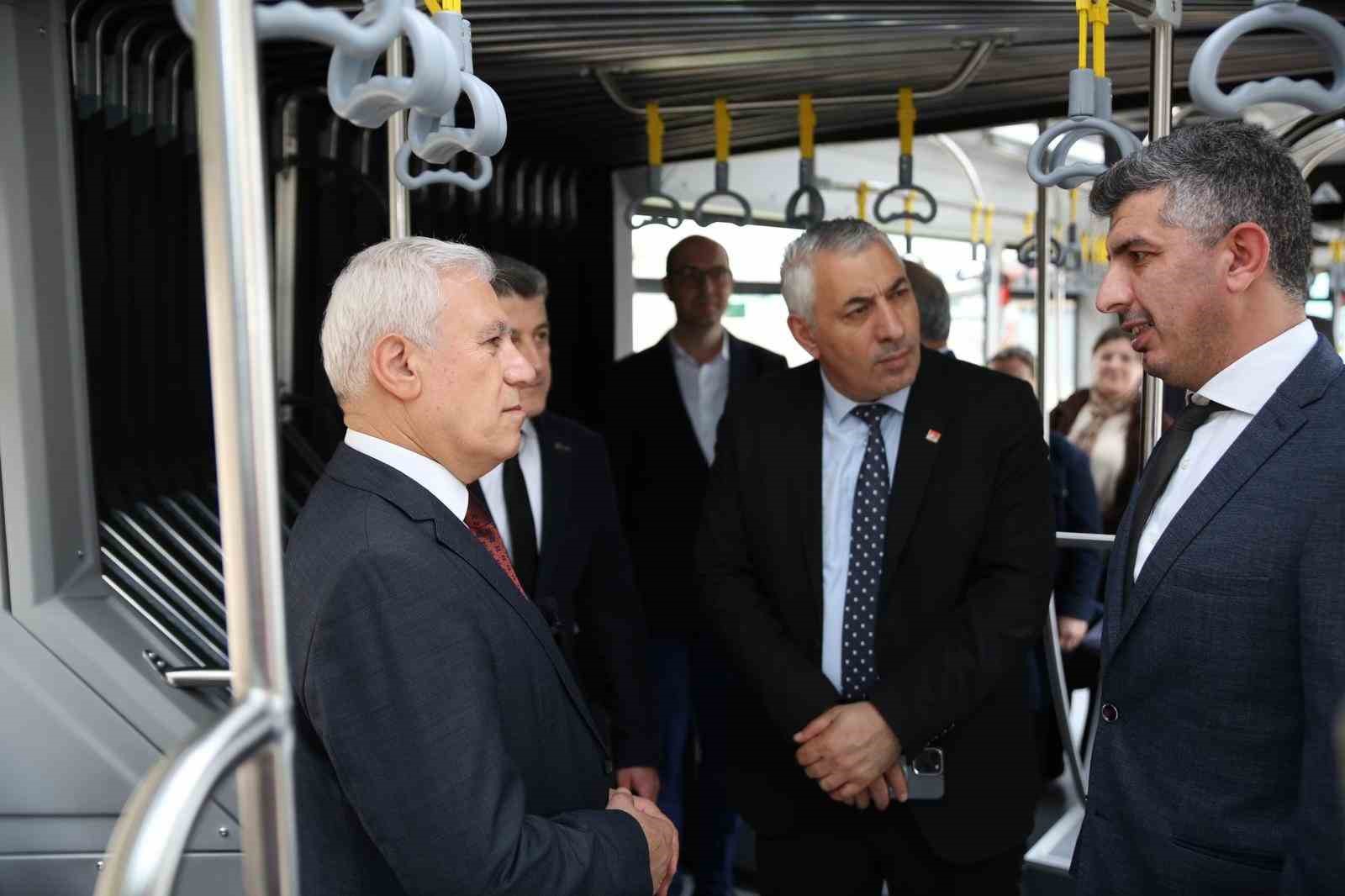Bozbey: “Bursa’yı tanıştıracağımız metrobüs için ön siparişi verdik”