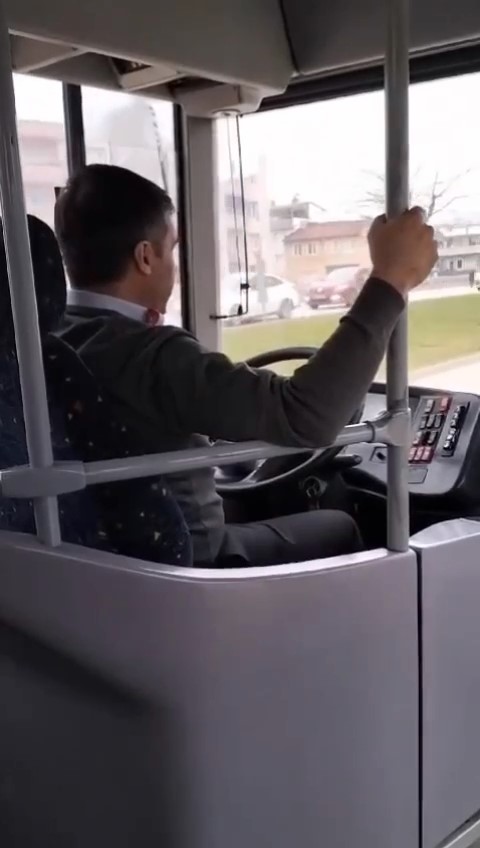 Otobüs şoförünün kadınlar günü kutlaması sosyal medyada viral oldu