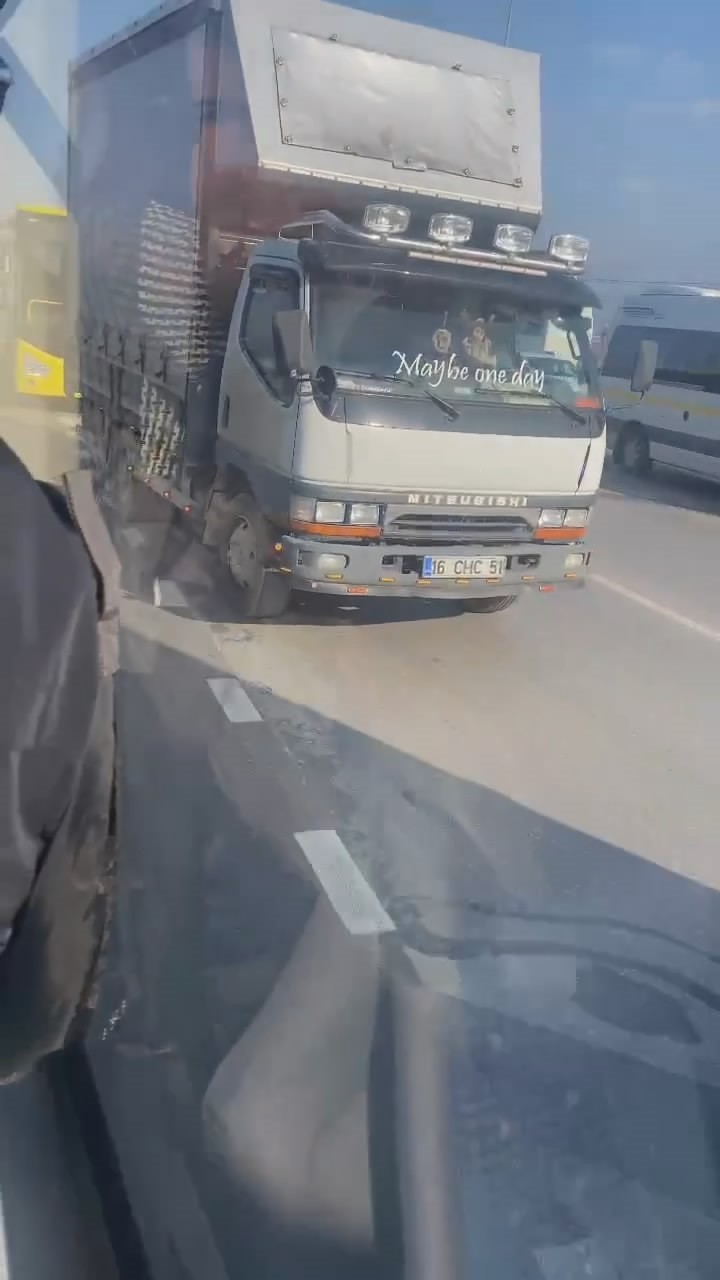 Bursa’da sürücüsüyle tartıştığı otobüsü 7 kilometre takip ederek önüne kırdı