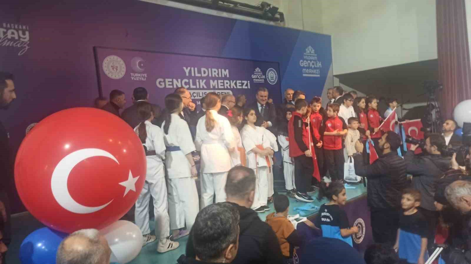 Bakan Bak, Bursa’da Yıldırım Gençlik Merkezi’nin açılışına katıldı