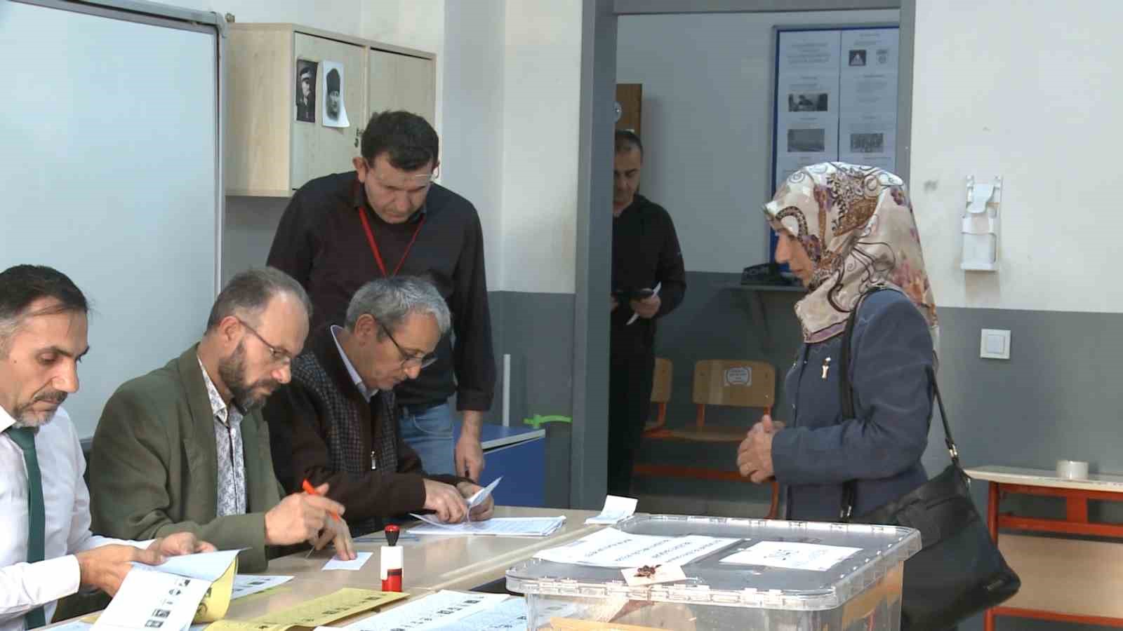 Bursa’da oy kullanımı başladı