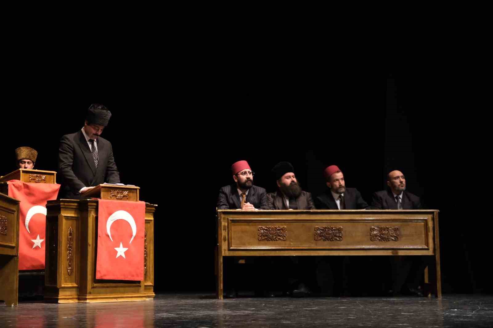 Bursa’da perde İstiklal Marşı için açıldı