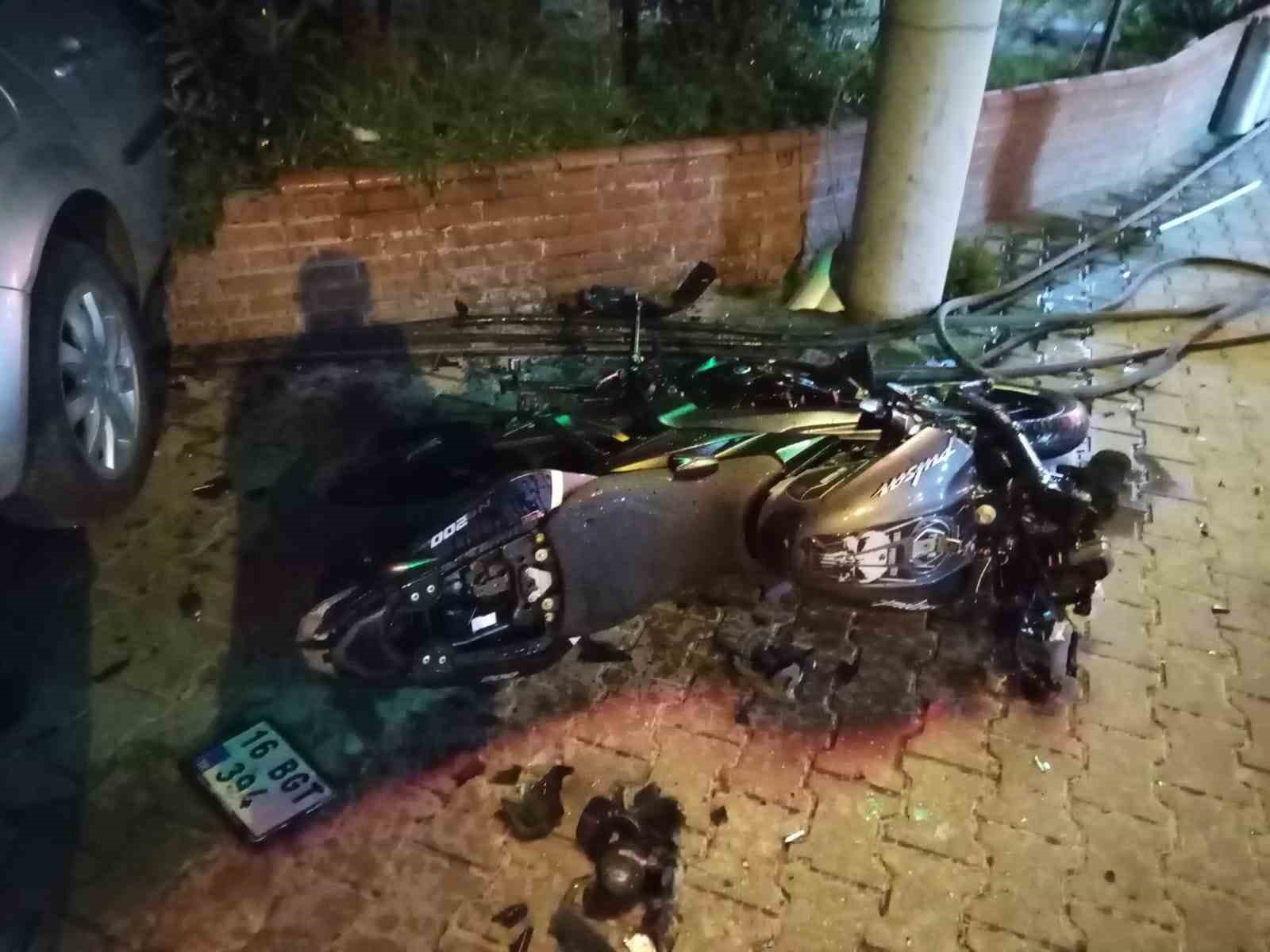Otomobille çarpışan motosiklet sürücüsü hayatını kaybetti