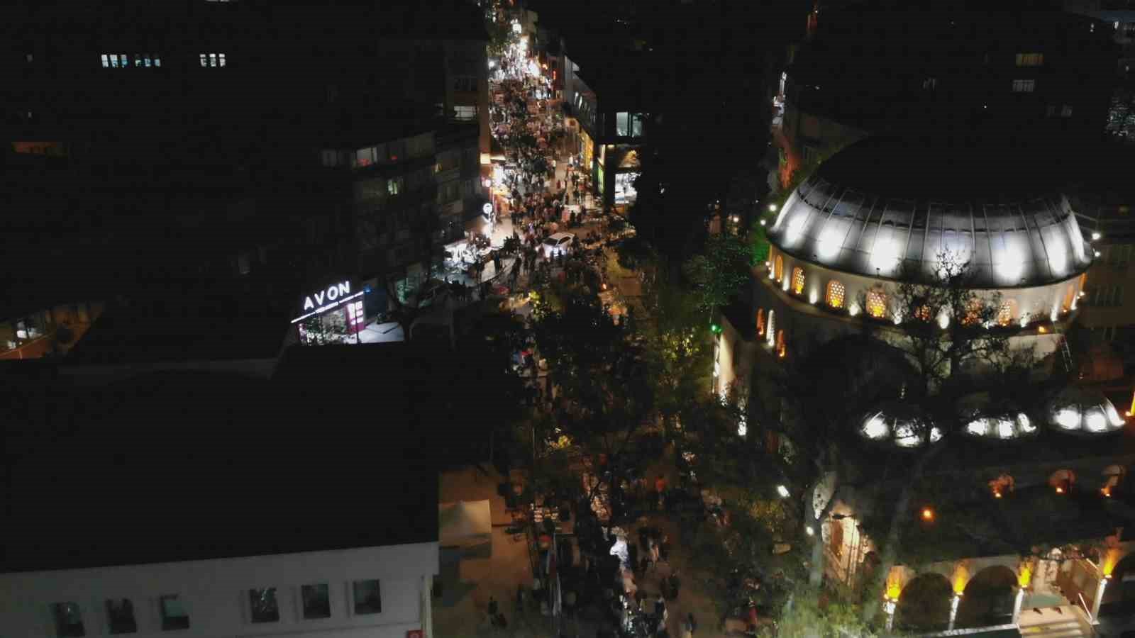 Bursa’da çarşılarda bayram yoğunluğu yaşandı